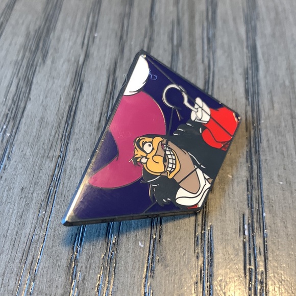Loungefly Pin - Disney villains Hook - Picture 3 of 3